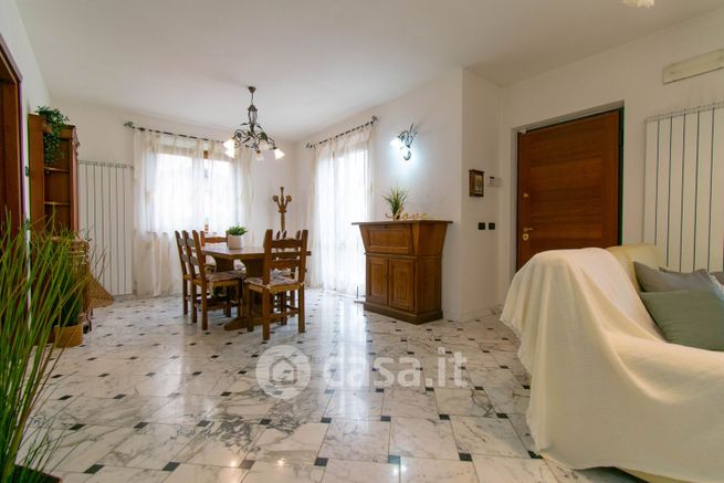Villa in residenziale in Querceta