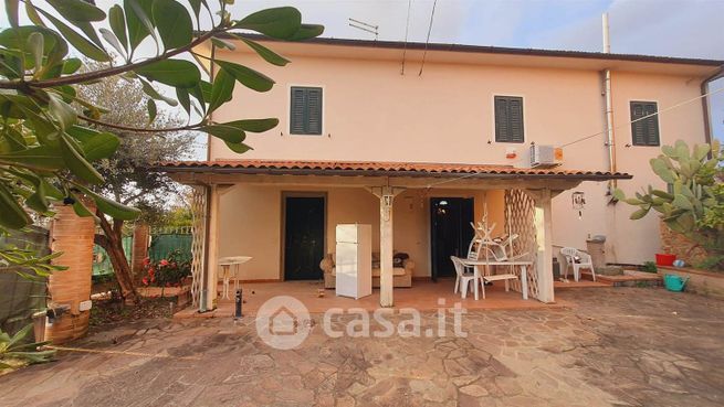 Casa indipendente in residenziale in Via di Centi