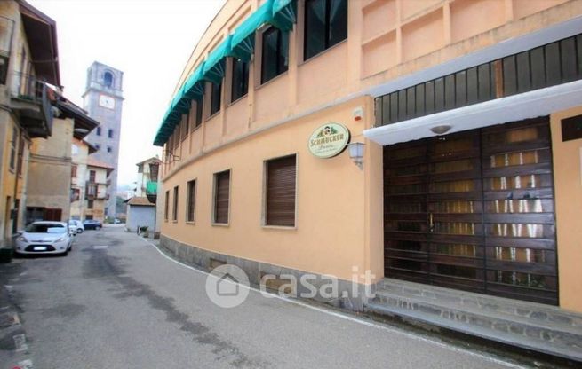 Negozio/locale commerciale in commerciale in Via Paolo Gagliardini 9