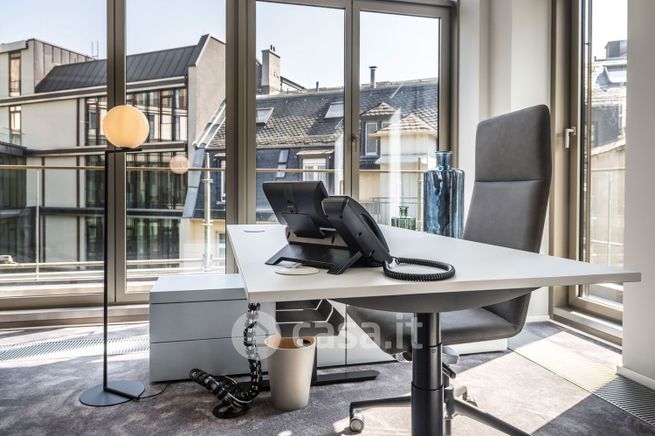 Ufficio in commerciale in Via Broletto 4