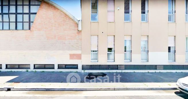 Capannone in commerciale in Via Oreste Salomone
