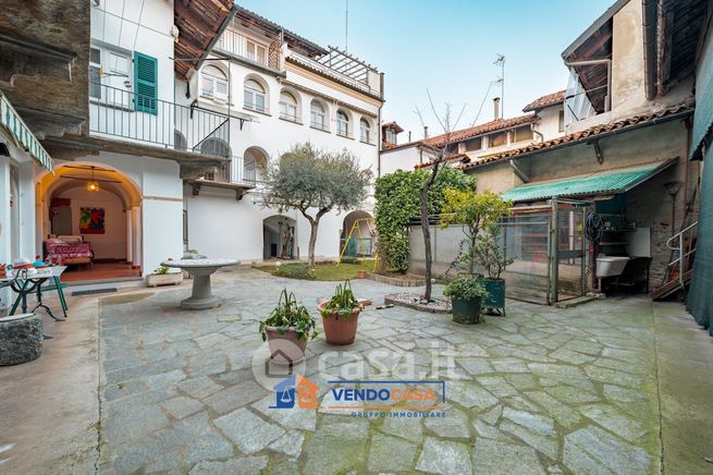 Casa indipendente in residenziale in Via Roma 158