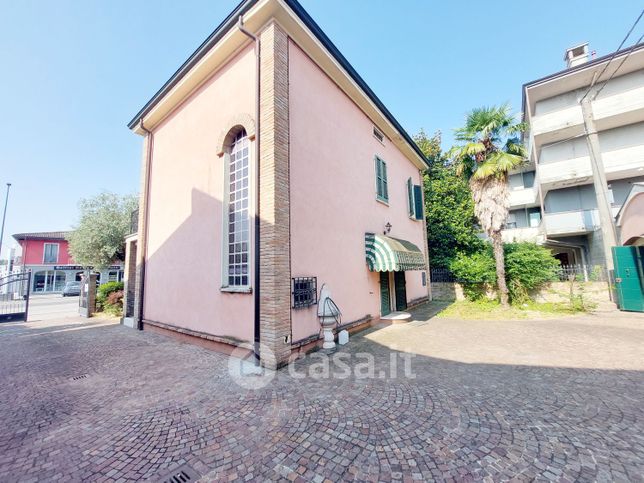 Villa in residenziale in Via Milano