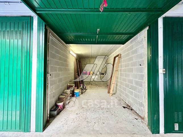 Box/posto auto in residenziale in Via Vittorio Veneto 3