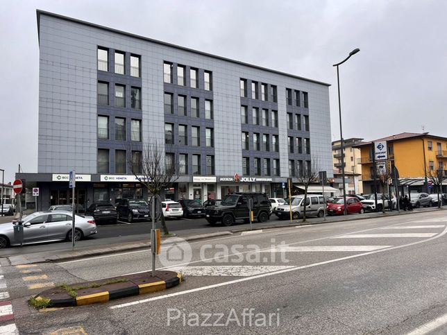 Ufficio in commerciale in Via Zabarella