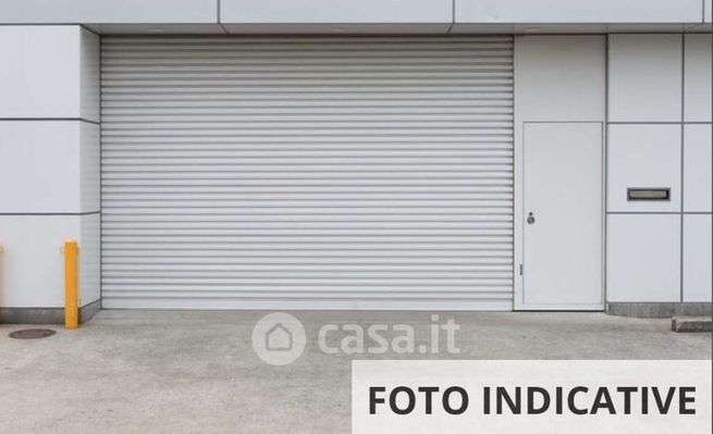 Garage/posto auto in residenziale in Via Serrano