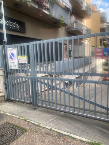 Box/posto auto in residenziale in Via dei Prati Fiscali 235