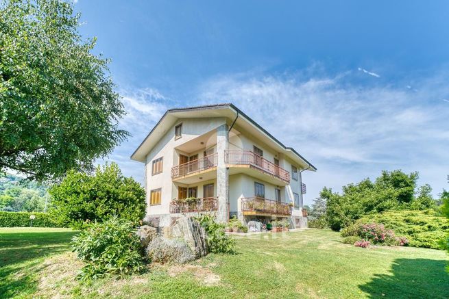 Casa bi/trifamiliare in residenziale in Via San Francesco D'Assisi 146