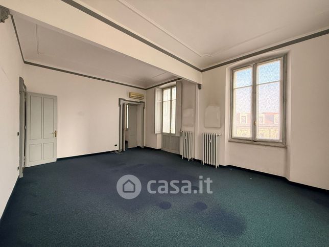 Ufficio in commerciale in 