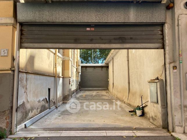 Garage/posto auto in residenziale in Via Pietro Manzi