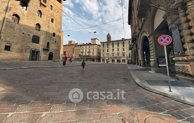 Attività/licenza (con o senza mura) in commerciale in Piazza Maggiore