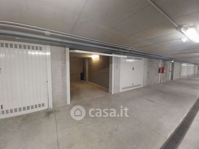 Box/posto auto in residenziale in Via Giovanni Battista Niccolini 37