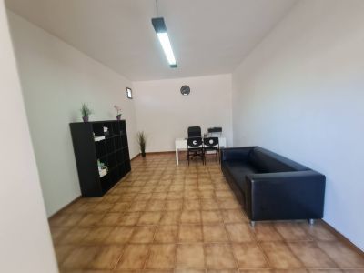 Ufficio in commerciale in Via Campana 300