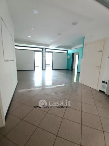 Ufficio in commerciale in Via Nazario Sauro 162