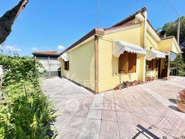 Casa indipendente in residenziale in