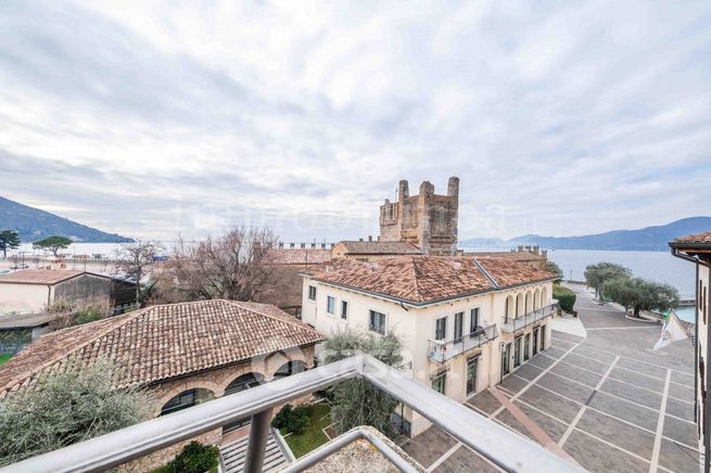 Casa indipendente in residenziale in Viale Fratelli Lavanda