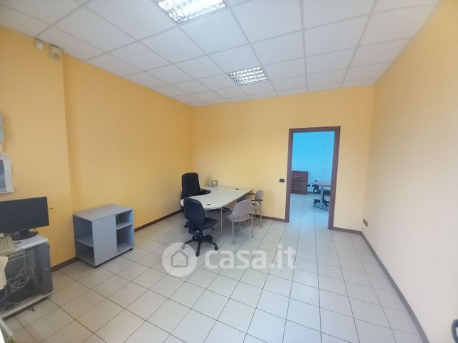 Ufficio in commerciale in Via Greppi 34