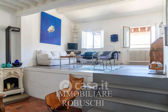 Attico/mansarda in residenziale in Piazza di Santa Maria Sopr'Arno