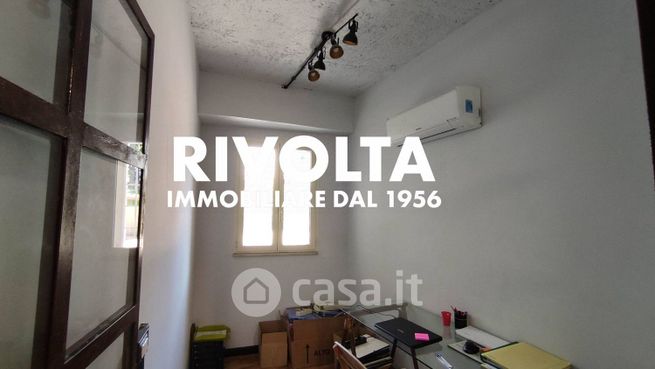 Ufficio in commerciale in Via Ferdinando Liuzzi