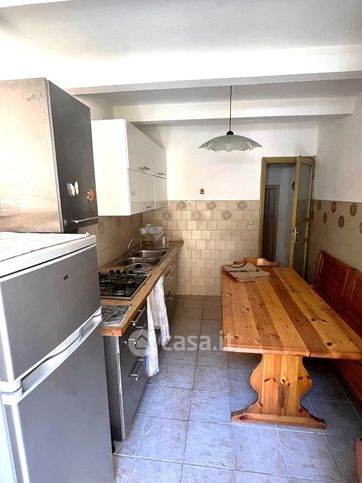 Casa indipendente in residenziale in Via del Poggio 10