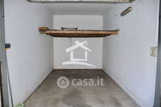 Box/posto auto in residenziale in Via Pastrengo 110