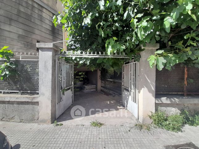 Box/posto auto in residenziale in Via delle Anime 2