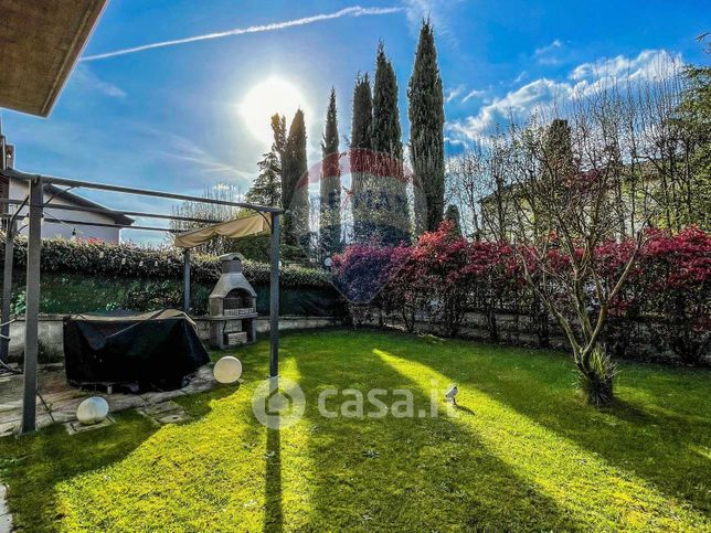 Appartamento in residenziale in Via Ponte Carate 46