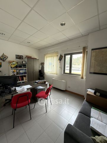 Ufficio in commerciale in 