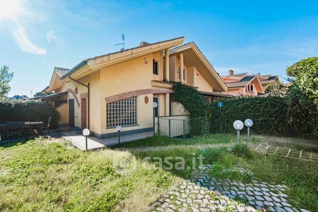 Casa bi/trifamiliare in residenziale in Viale Svezia 16