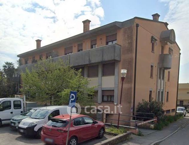 Appartamento in residenziale in Via Cantu' 3