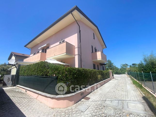 Appartamento in residenziale in Viale Litorale Marina