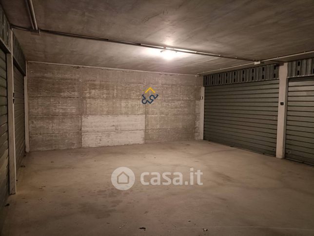 Box/posto auto in residenziale in Via F. Filzi