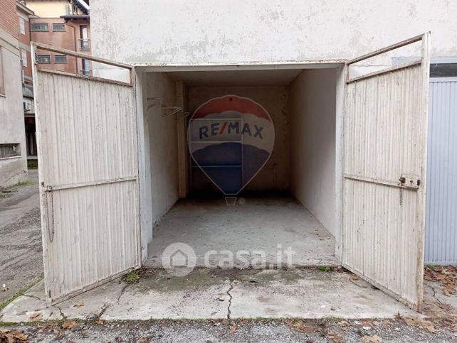 Garage/posto auto in residenziale in Via Mons. Saccani 14