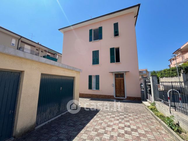 Appartamento in residenziale in Via Cesare Battisti 9