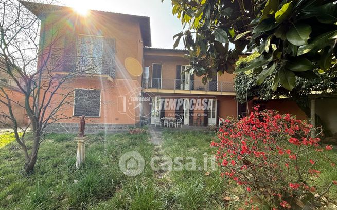 Villa in residenziale in Via Alessandro Volta 12