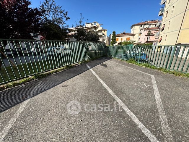 Box/posto auto in residenziale in Via della Resistenza 10