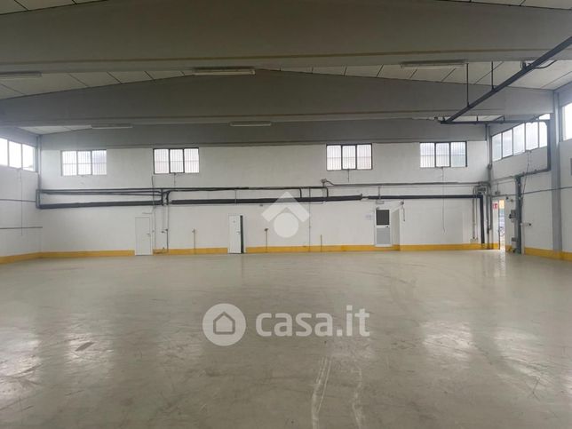 Capannone in commerciale in Via Giuseppe Massarenti