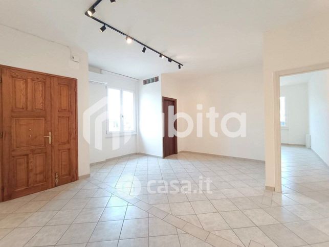 Ufficio in commerciale in Via Fiorentina 60