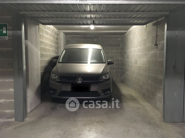 Garage/posto auto in residenziale in Via Volturno