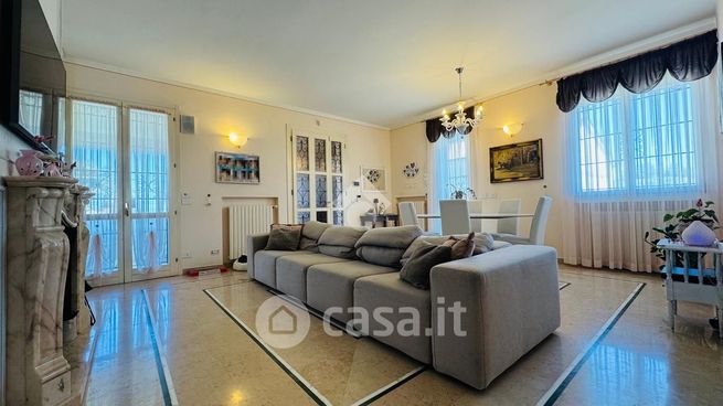Villa in residenziale in 