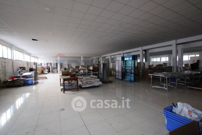 Capannone in commerciale in Via dei Pioppi 22