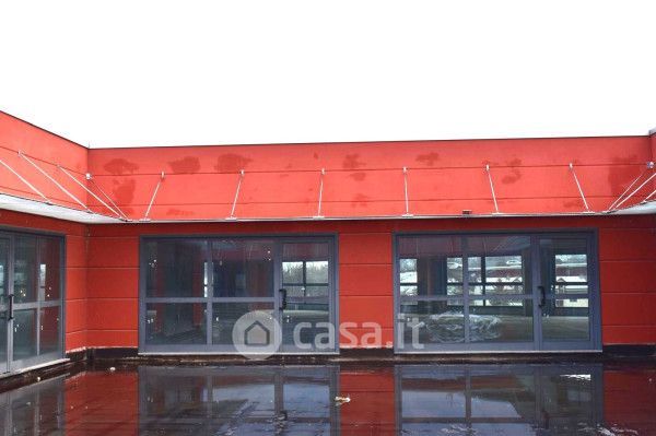 Capannone in commerciale in Via Cav. Ottavio Riccadonna 135