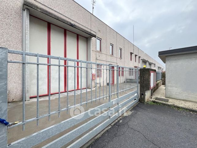 Capannone in commerciale in Via Caduti del Lavoro