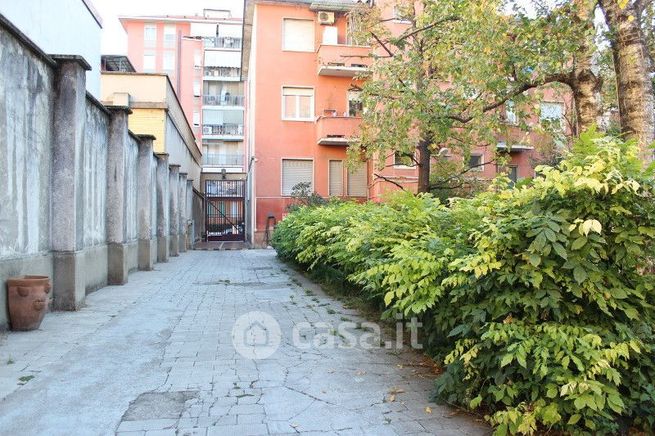 Box/posto auto in residenziale in Via Romeo Frassinetti 7