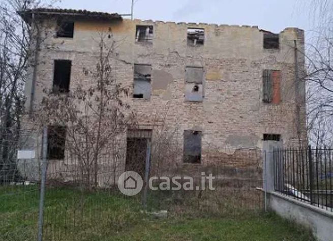 Rustico/casale in residenziale in Strada Pedrignano