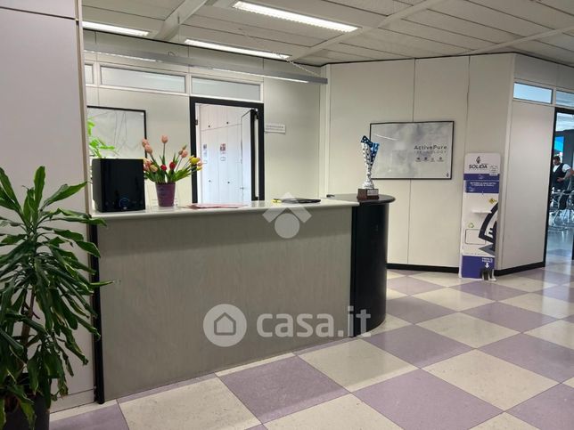 Ufficio in commerciale in 