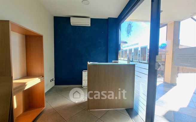 Ufficio in commerciale in Via della Regione