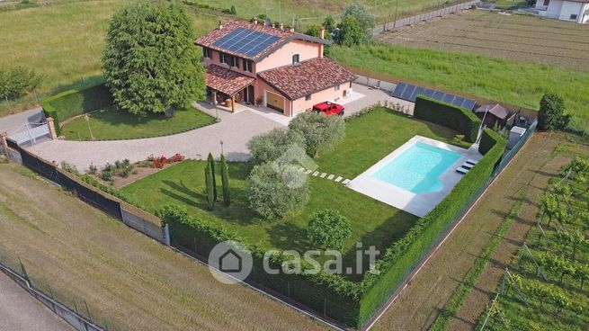 Villa in residenziale in Strada Cà Nova Toro 21