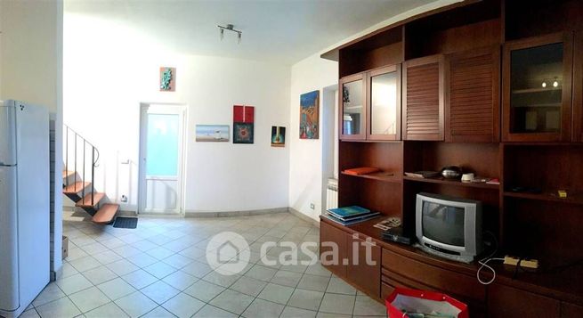 Casa bi/trifamiliare in residenziale in 
