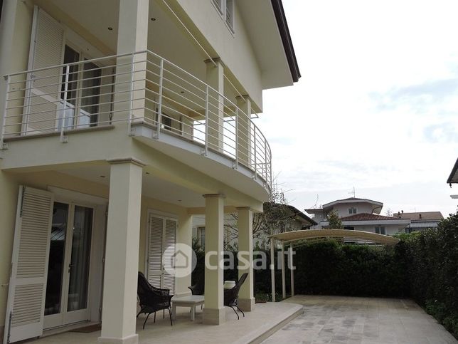 Villa in residenziale in 